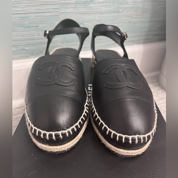 LIKE NEW CHANEL Espadrilles - Picture 1 of 8